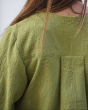 Carregar imagem no visualizador da galeria, Camisa verde bordada Ispari
