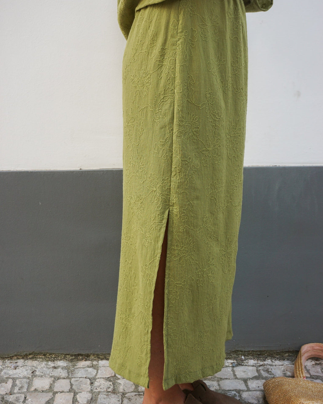 Saia verde bordada Ispari