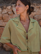 Load image into Gallery viewer, Camisa verde lima Ispari
