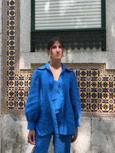 Carregar e reproduzir vídeo no visualizador da Galeria, Camisa comprida linho azul Ispari
