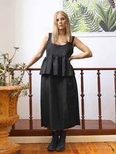 Carregar imagem no visualizador da galeria, Vestido midi preto com folho Ispari
